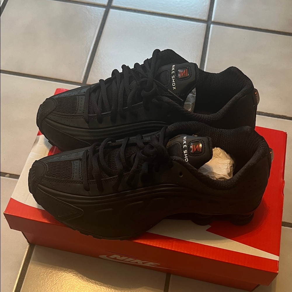 Nike Shox R4 Black
